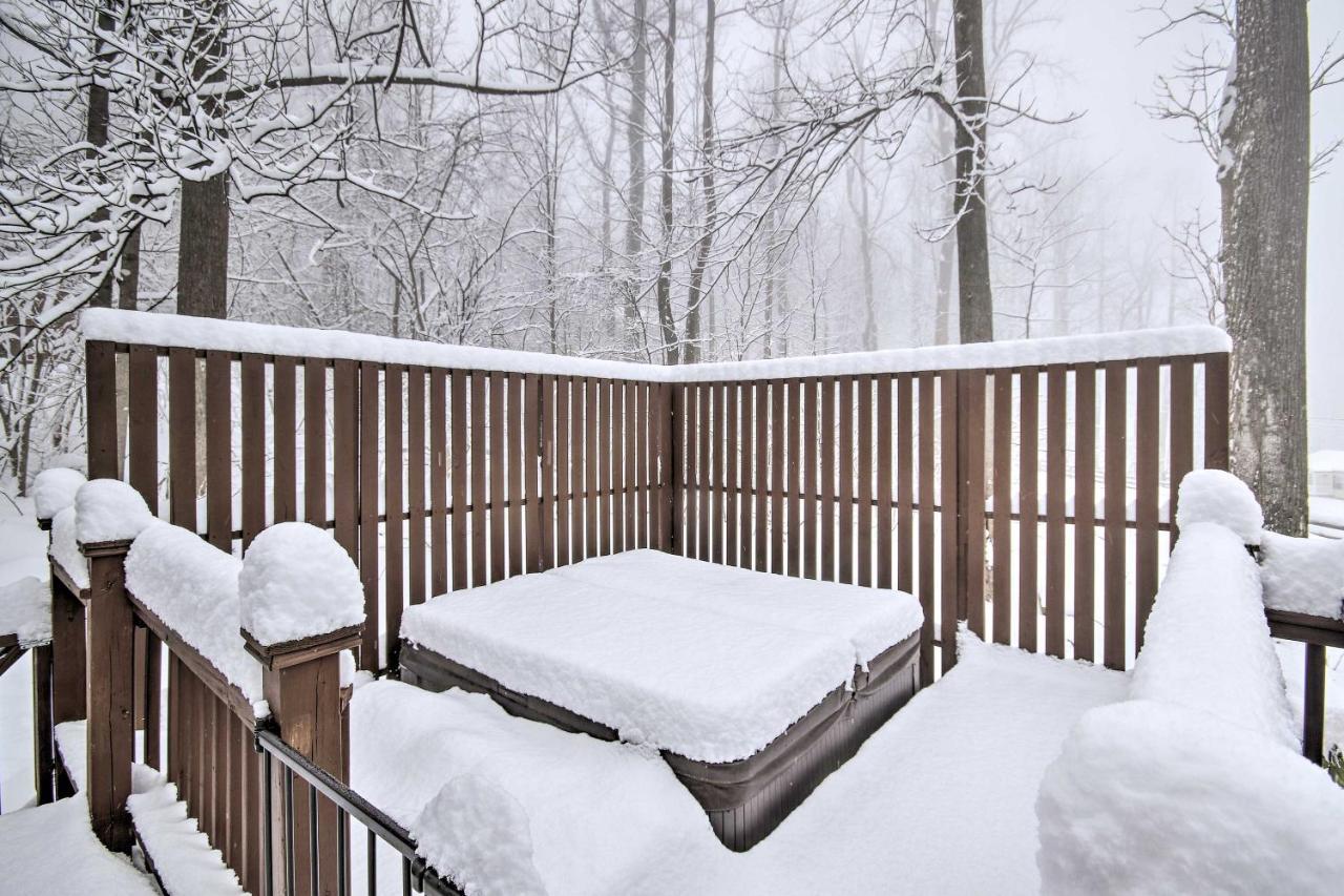 Modern Mountain Retreat With Deck And Hot Tub! Villa Chester Gap Bagian luar foto