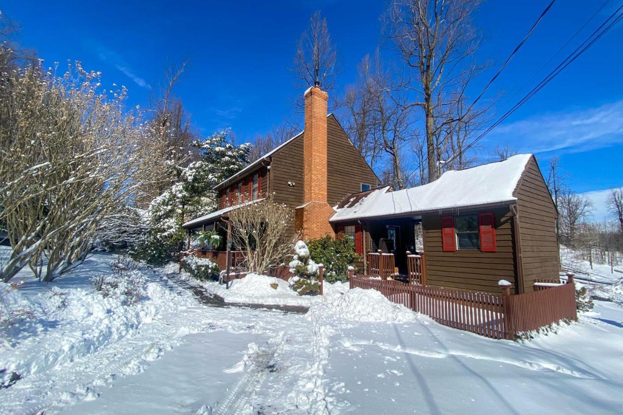 Modern Mountain Retreat With Deck And Hot Tub! Villa Chester Gap Bagian luar foto